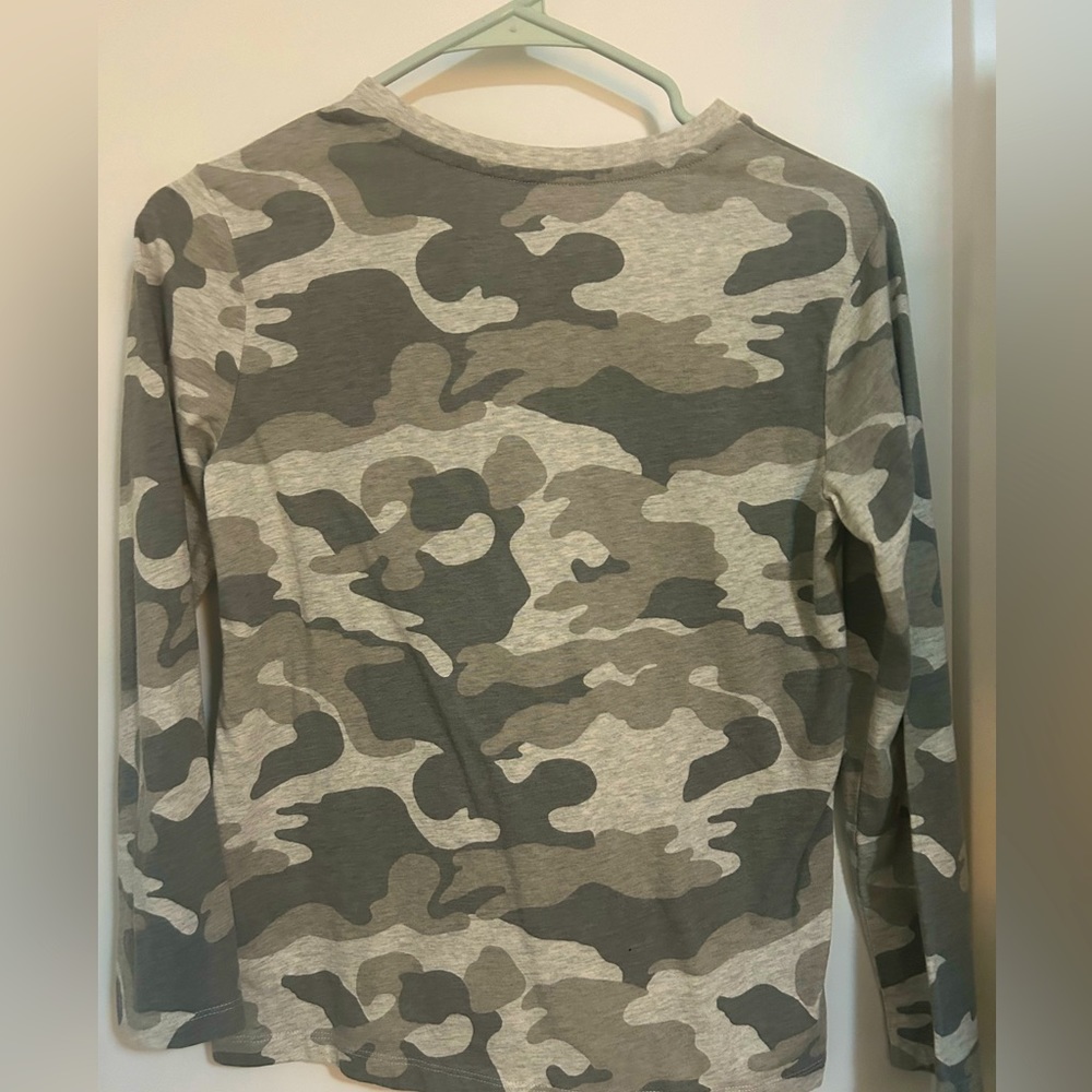 Old Navy Size 10-12 Large long sleeve boy Camouflage shirt. Great casual wear.